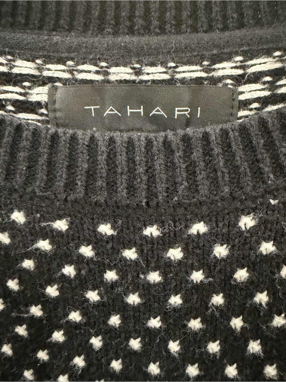 Tahari Black and White Crew Neck Knit Sweater Sz M - Picture 2 of 5